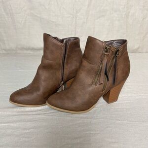 Journee Collection Vally Zip Western Ankle boots Vegan Leather Brown Size 11